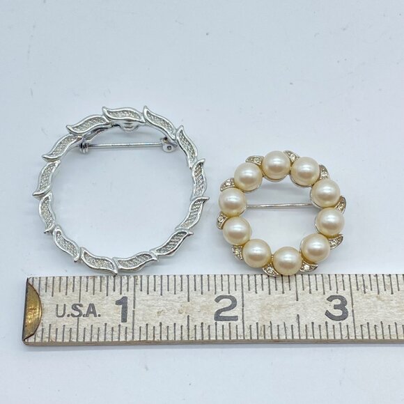 Vintage Circle Brooch Pair W/ Faux Pearl Rhinestone Silver Tone Gerry Set of 2 - Picture 4 of 10